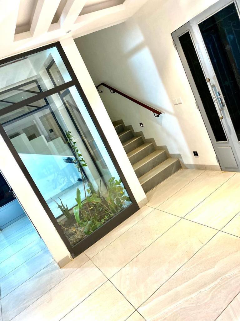 Luxury Suites Chester One ダカール エクステリア 写真